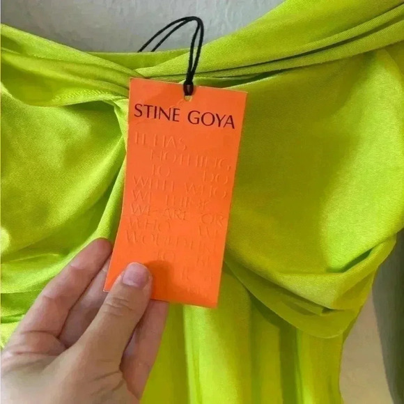 STINE GOYA Green Yuna Long Sleeve T-Shirt - Picture 7 of 10